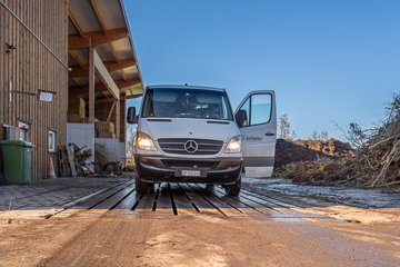 Fahrzeug auf der Waage nach dem Abladen