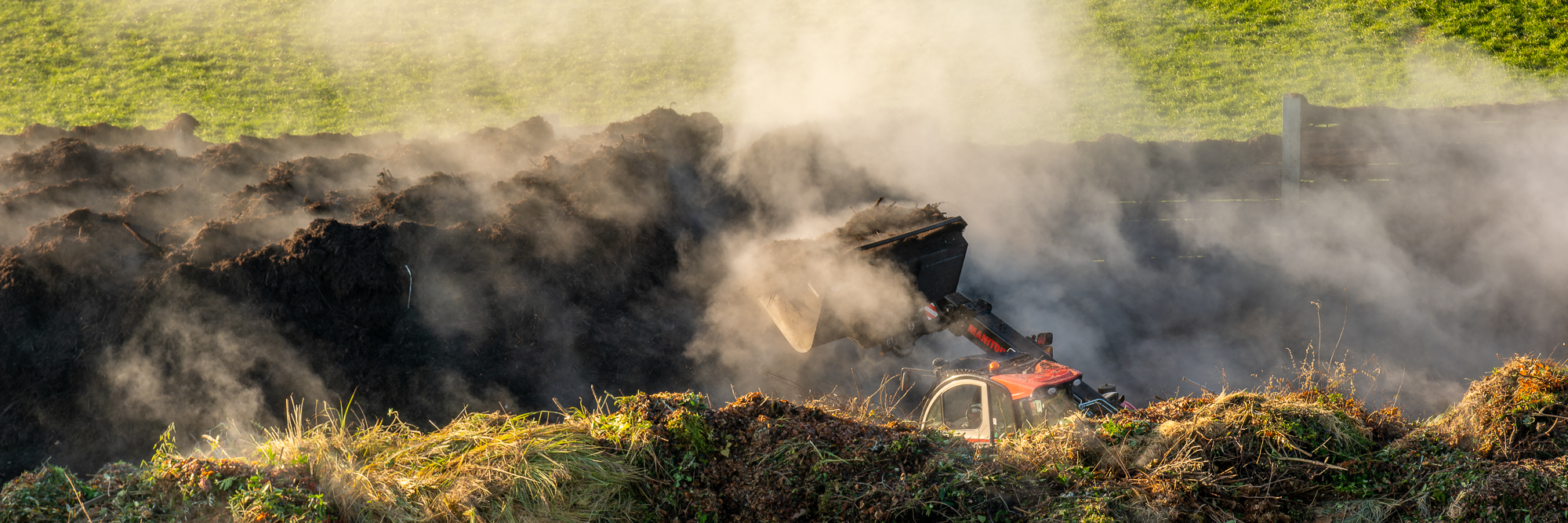 Kompost auf dem Kompostplatz Etter wird umgeschichtet